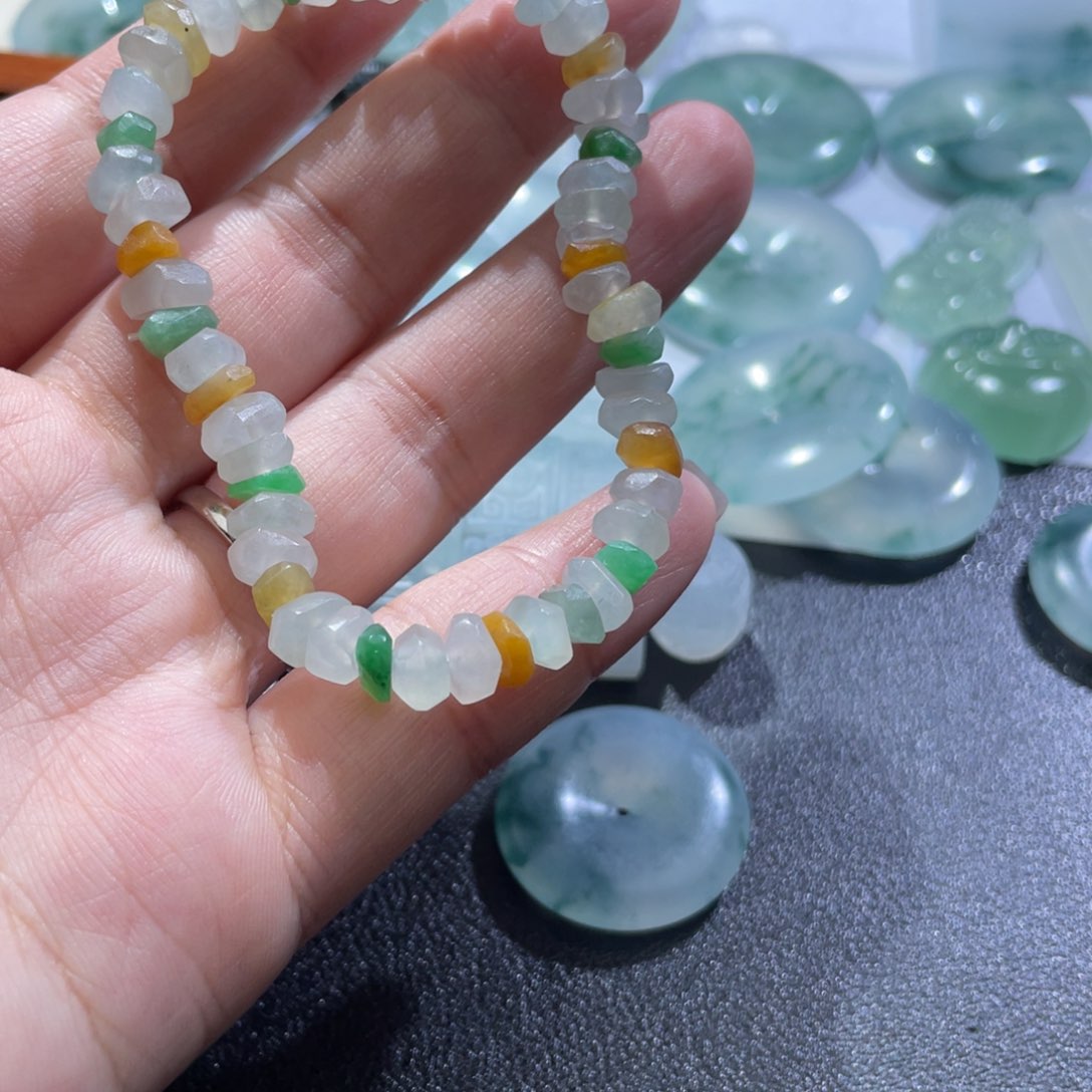 定制翡翠未镶嵌手串