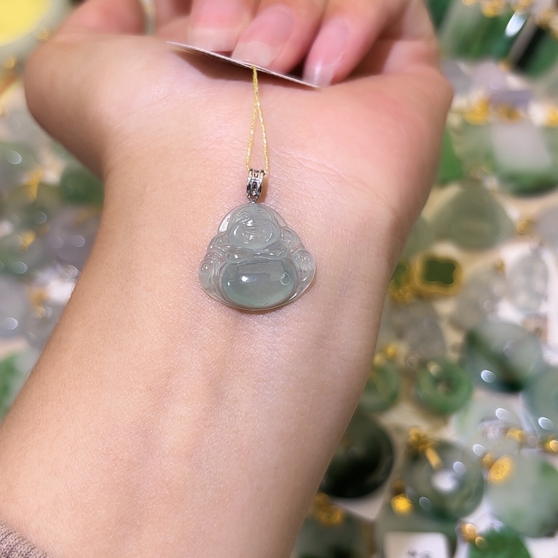 百***i翡翠18K金镶嵌颈饰佛公