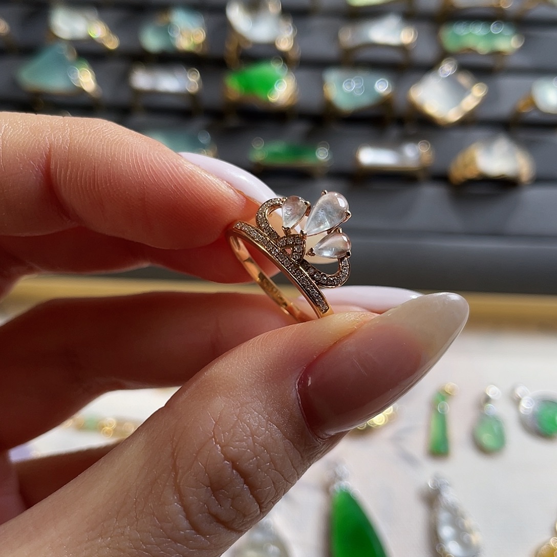 翡翠18K金镶嵌戒指冰水滴皇冠戒指 48小时鉴赏