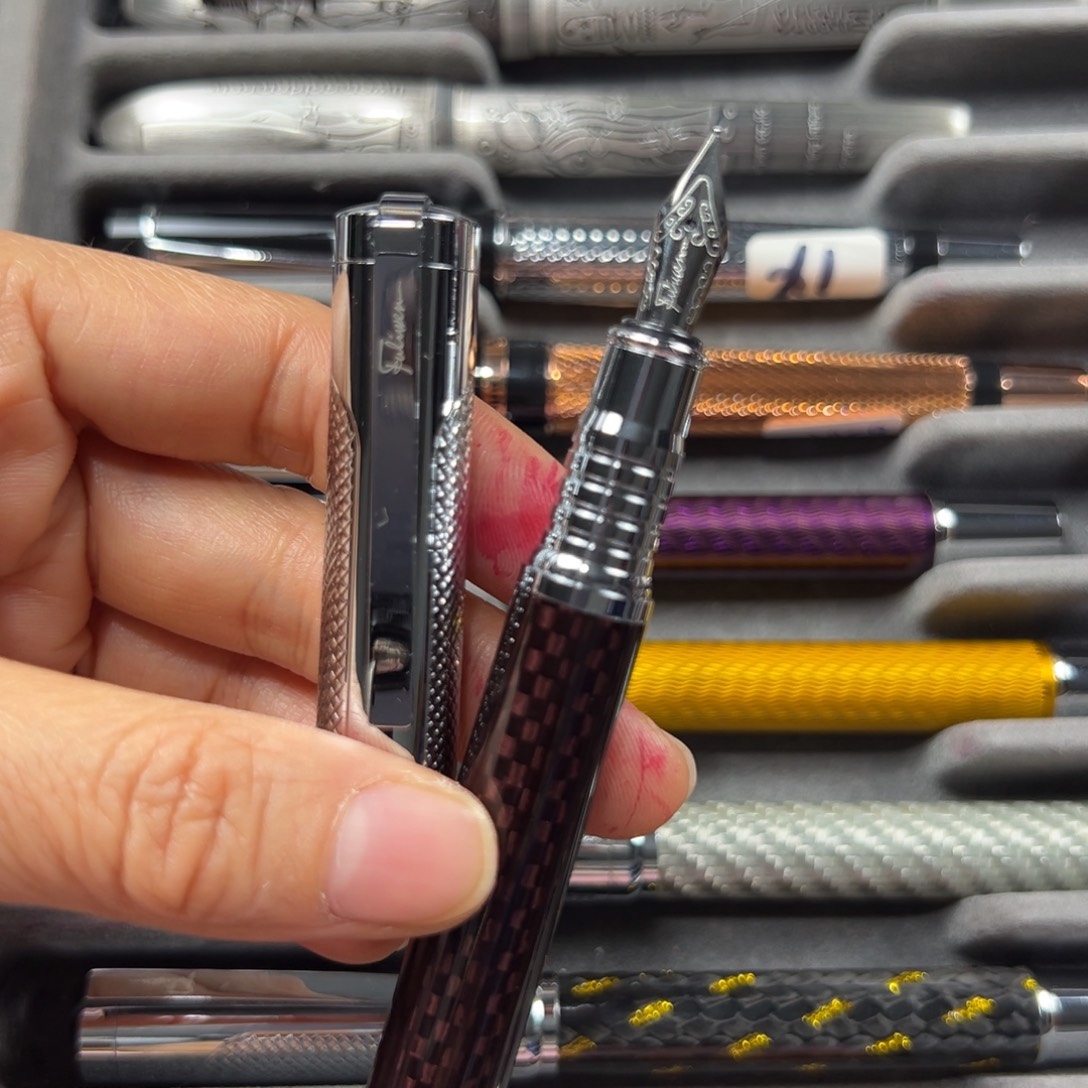 便携式富利文2030咖色碳素纤维重50克礼品笔