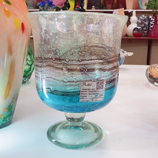 琉璃花瓶高24厘米宽18厘米