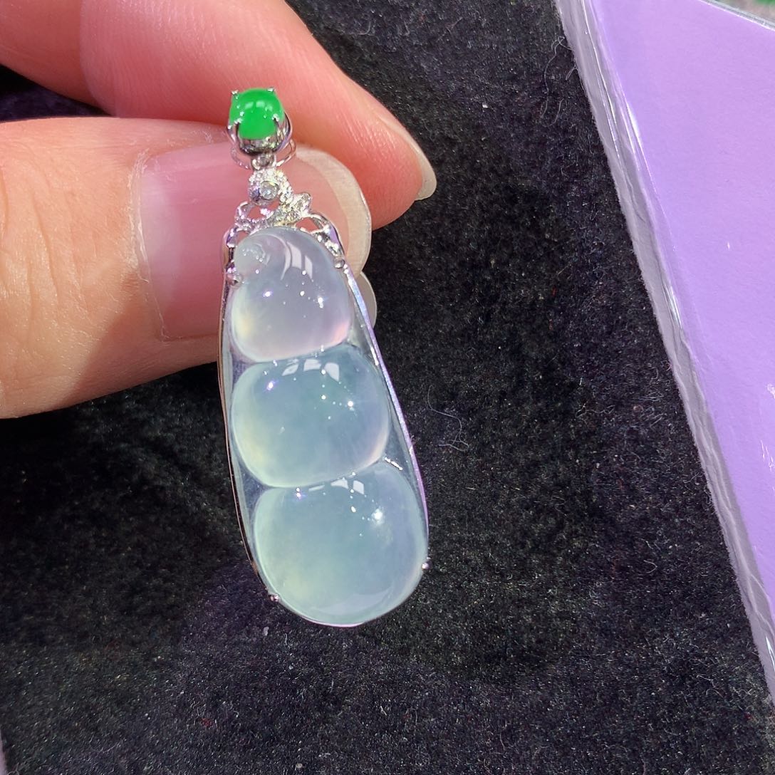 翡翠18K金镶嵌吊坠(赠链)