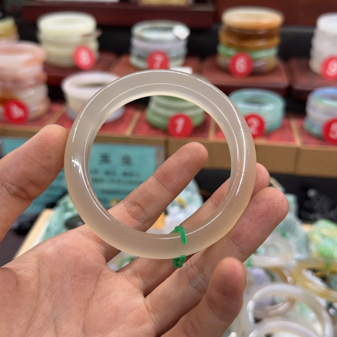 玛瑙/玉髓手镯未镶嵌