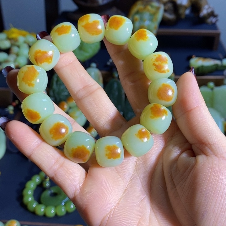 和田玉手链未镶嵌露****驴