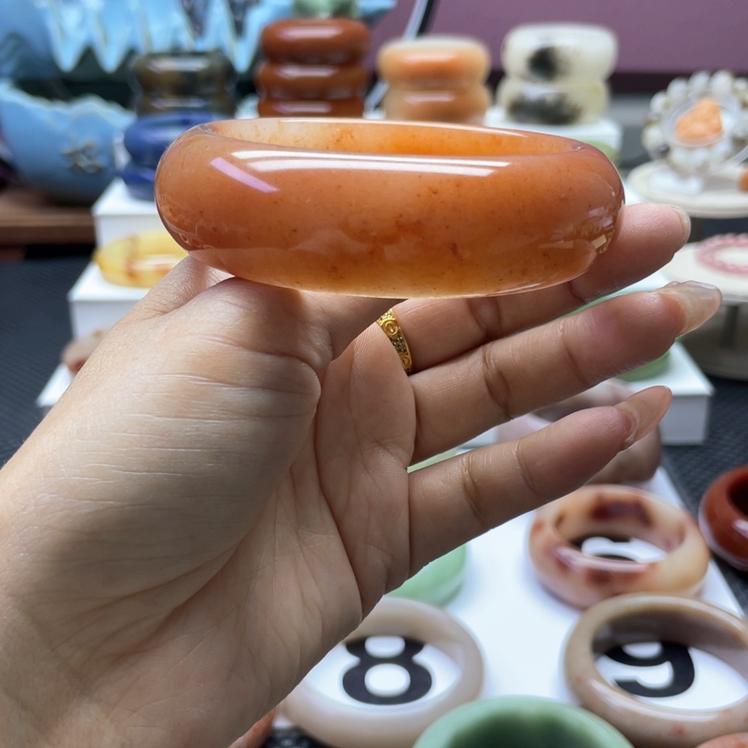 石英质玉手镯未镶嵌