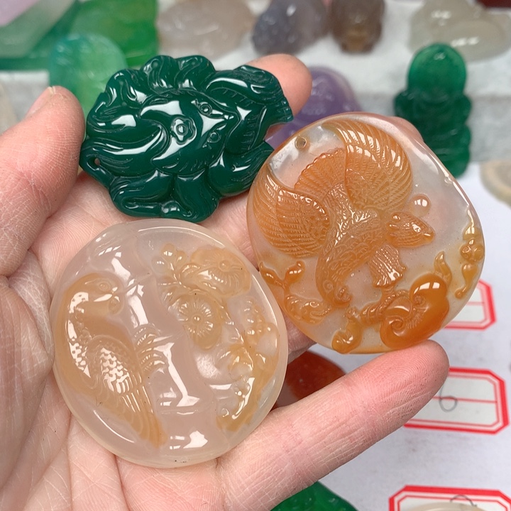 玛瑙/玉髓颈饰未镶嵌游**鱼