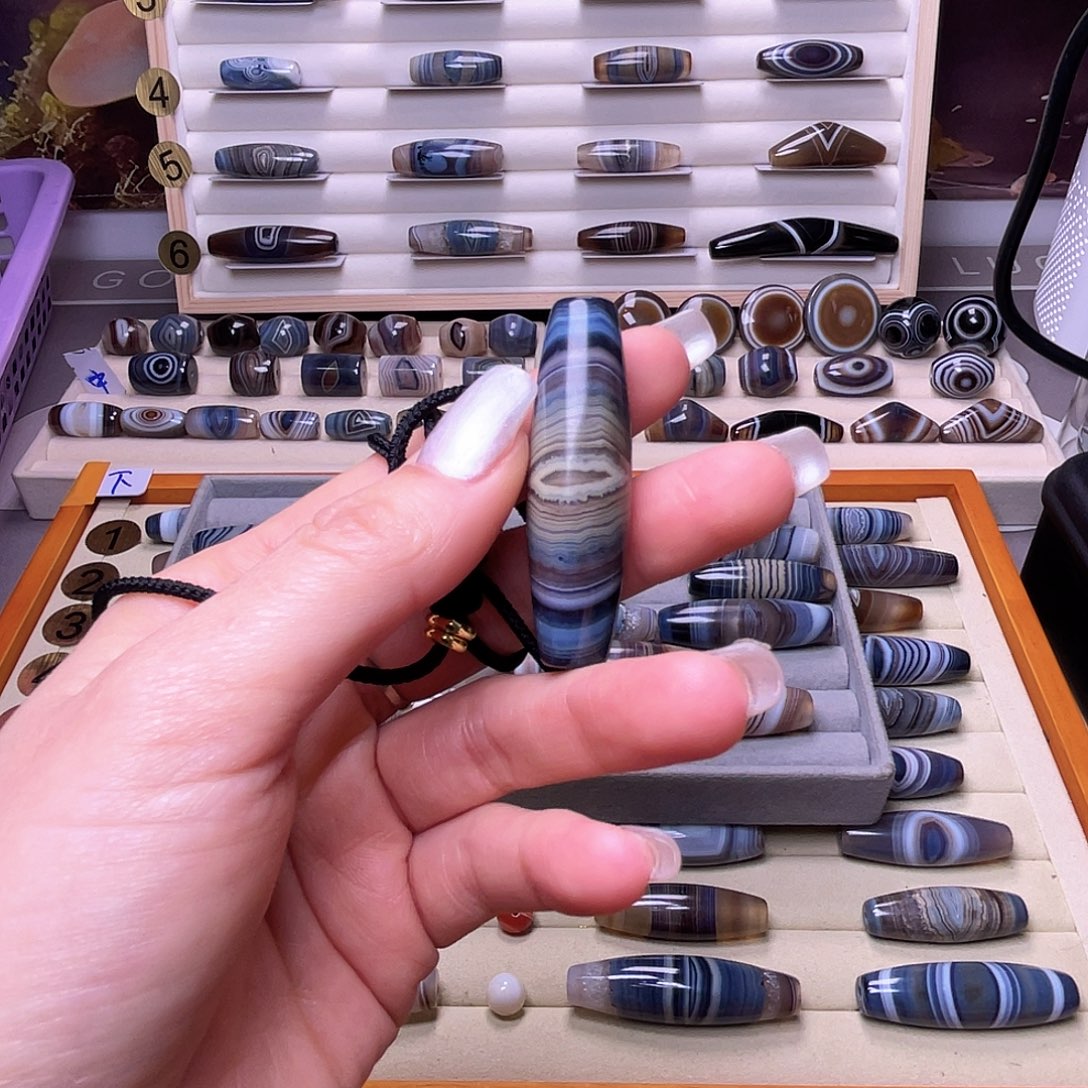 昵***置玛瑙/玉髓未镶嵌颈饰