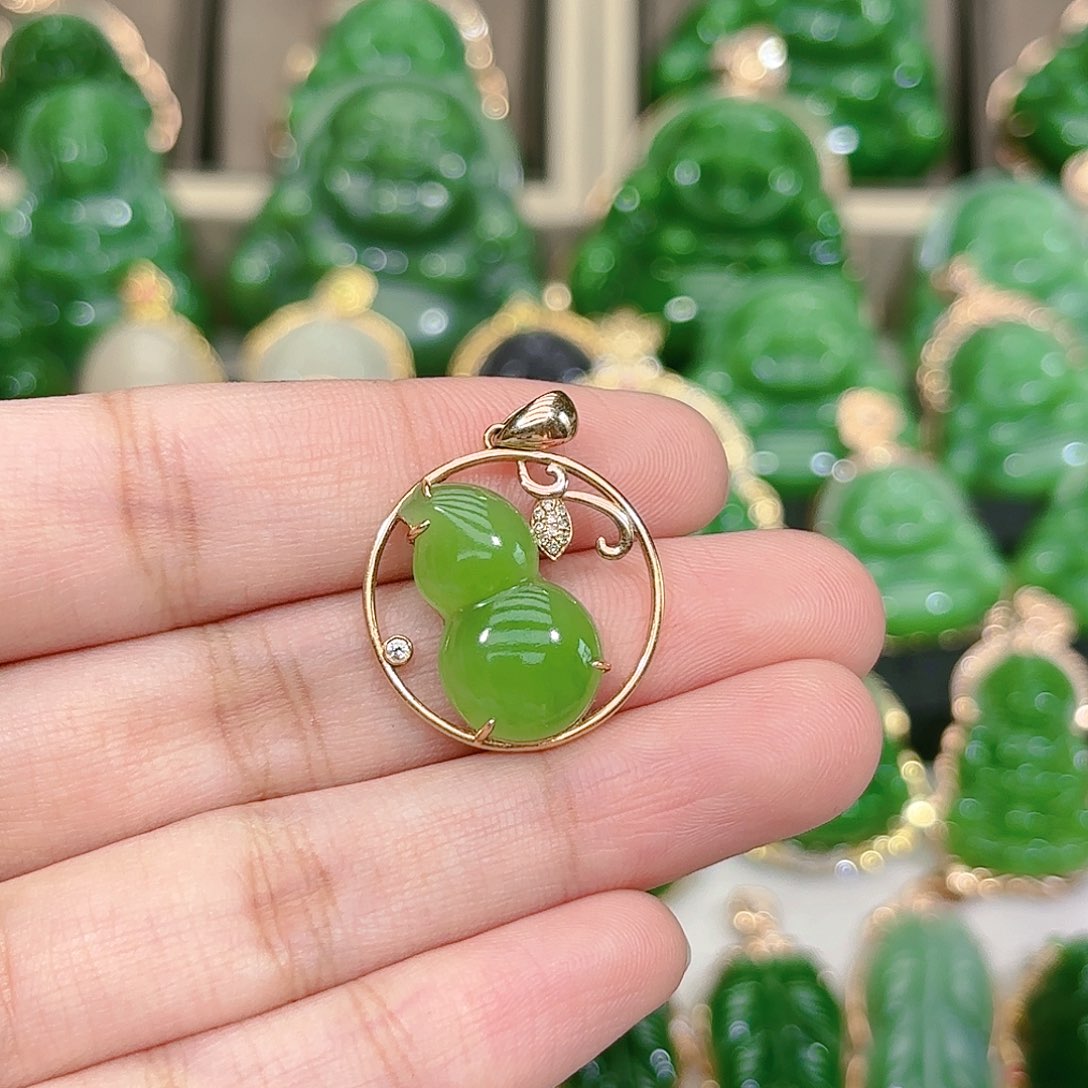 和田玉（碧玉）颈饰18K金镶嵌