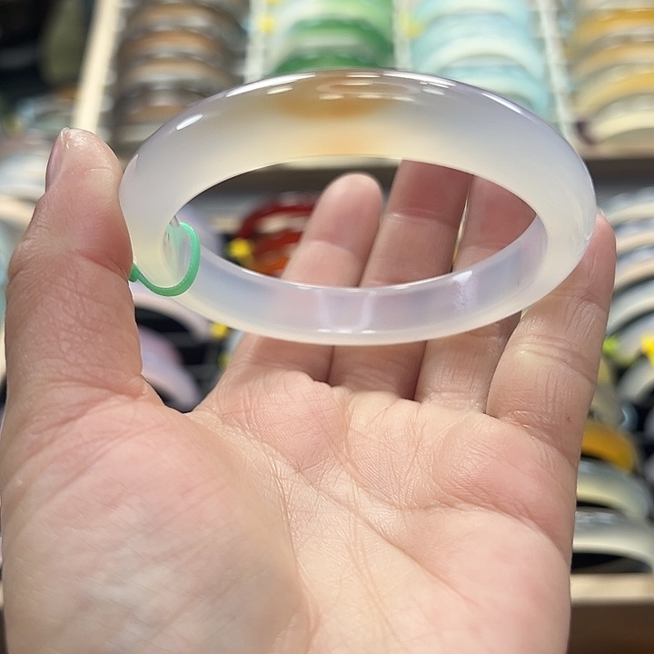 玛瑙/玉髓手镯未镶嵌真***?