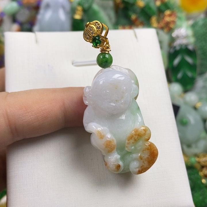 翡翠未镶嵌吊坠(赠链)