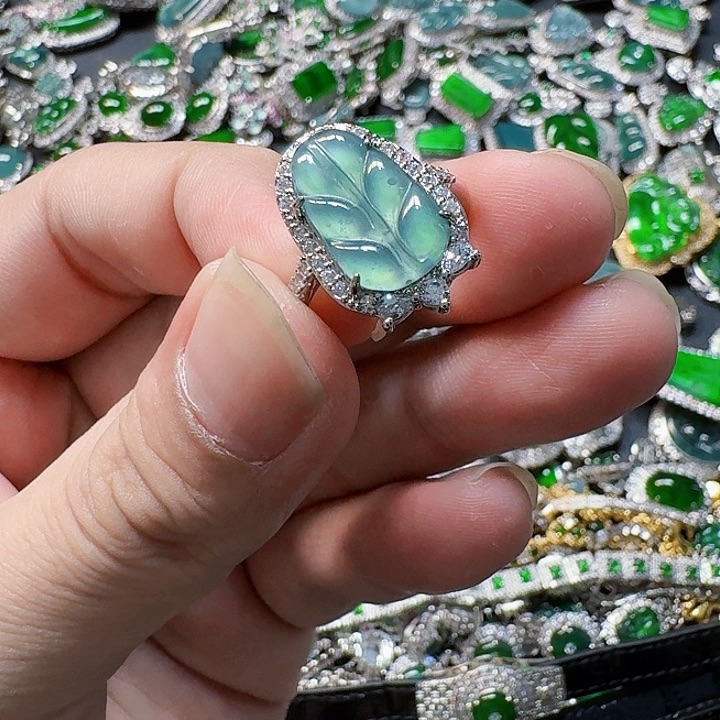 翡翠颈饰未镶嵌天然A货翡翠放漏