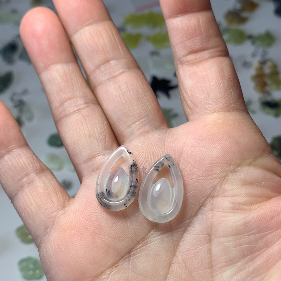 蛇纹石玉耳环未镶嵌