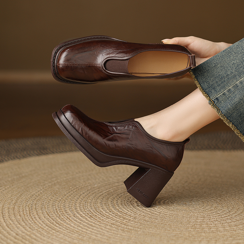 1500-牛皮鞋面-猪皮内里-牛皮鞋垫-橡胶大底-跟高7.5cm