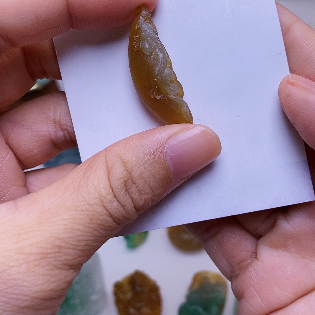 定制翡翠未镶嵌吊坠