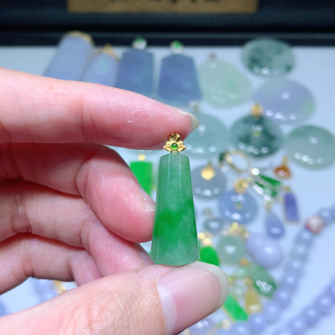 翡翠吊坠(不含链)18K金镶嵌
