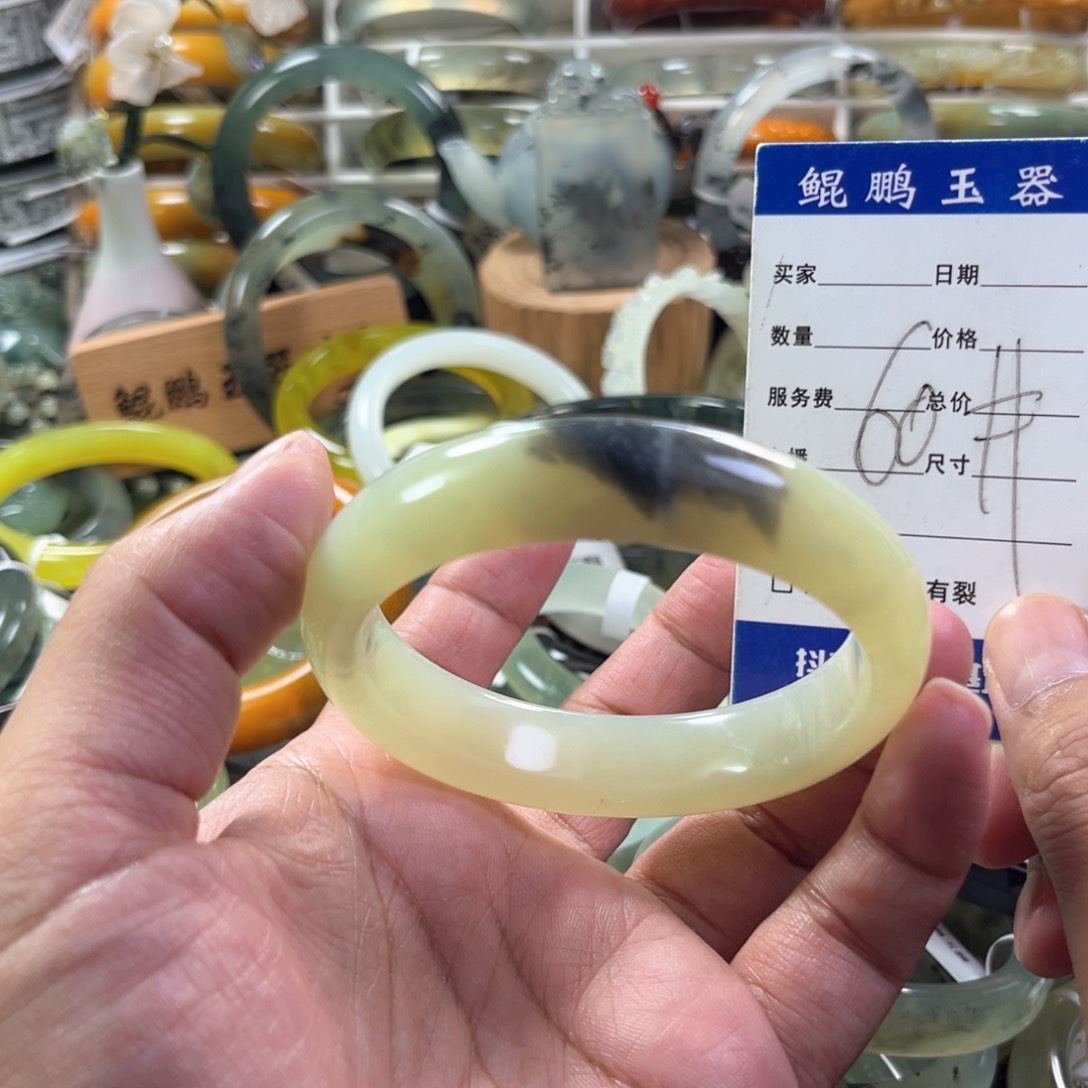蛇纹石玉手镯未镶嵌