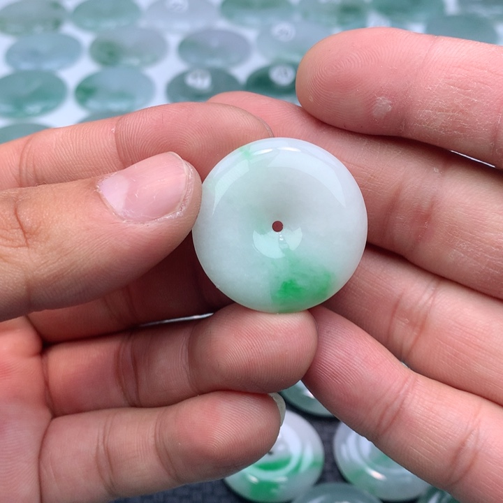 翡翠颈饰未镶嵌小*飞缅甸天然A货翡翠