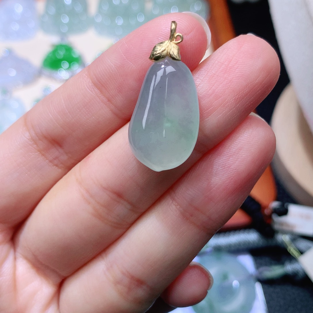 颈饰18K金镶嵌翡翠福瓜