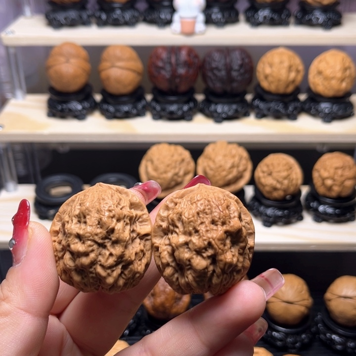 文玩核桃吊坠10w九龙疙瘩包36尺