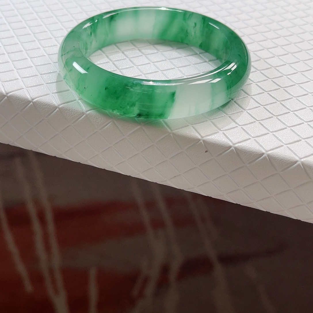 荷***3石英质玉未镶嵌手镯