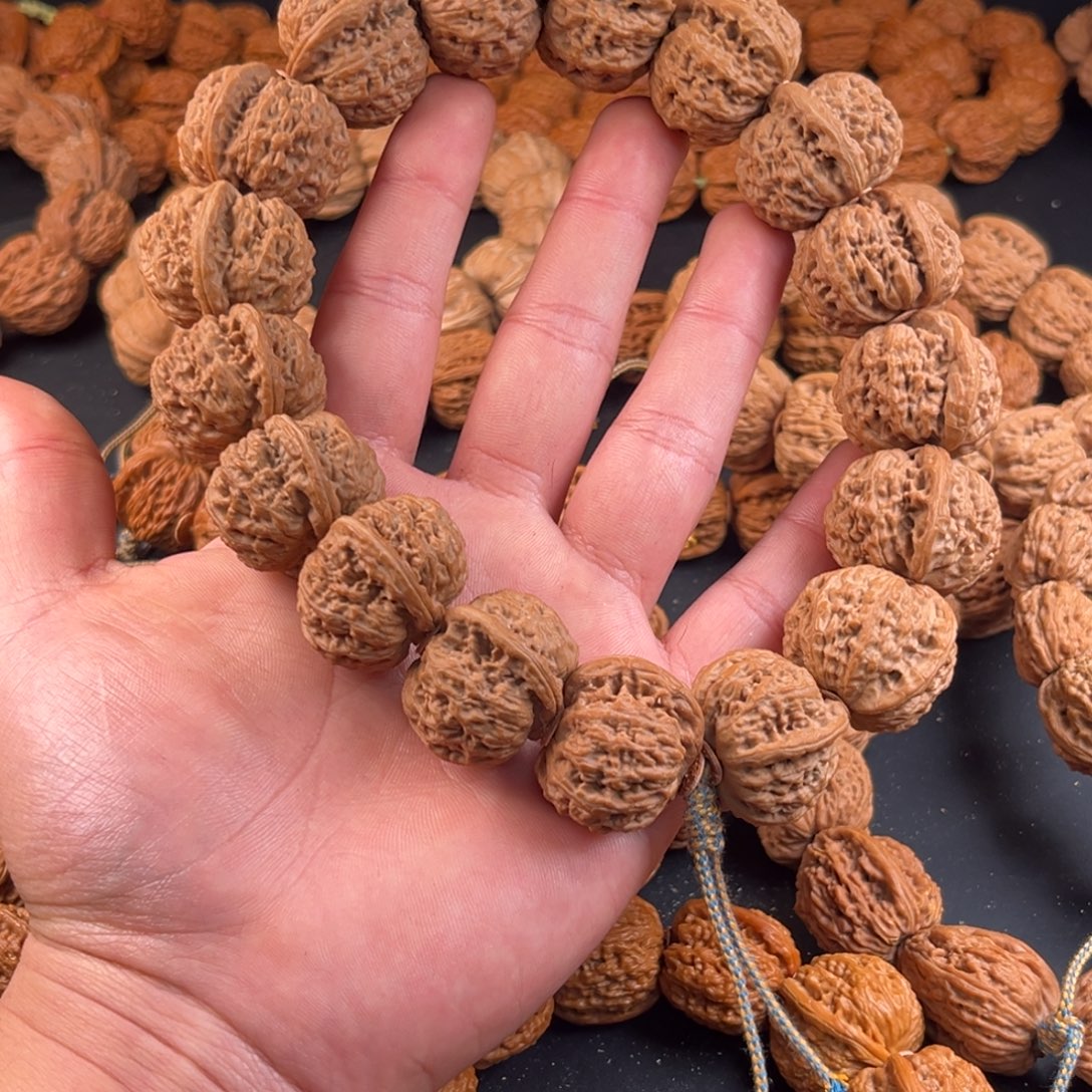 璀***狼文玩核桃吊坠龙眼核桃