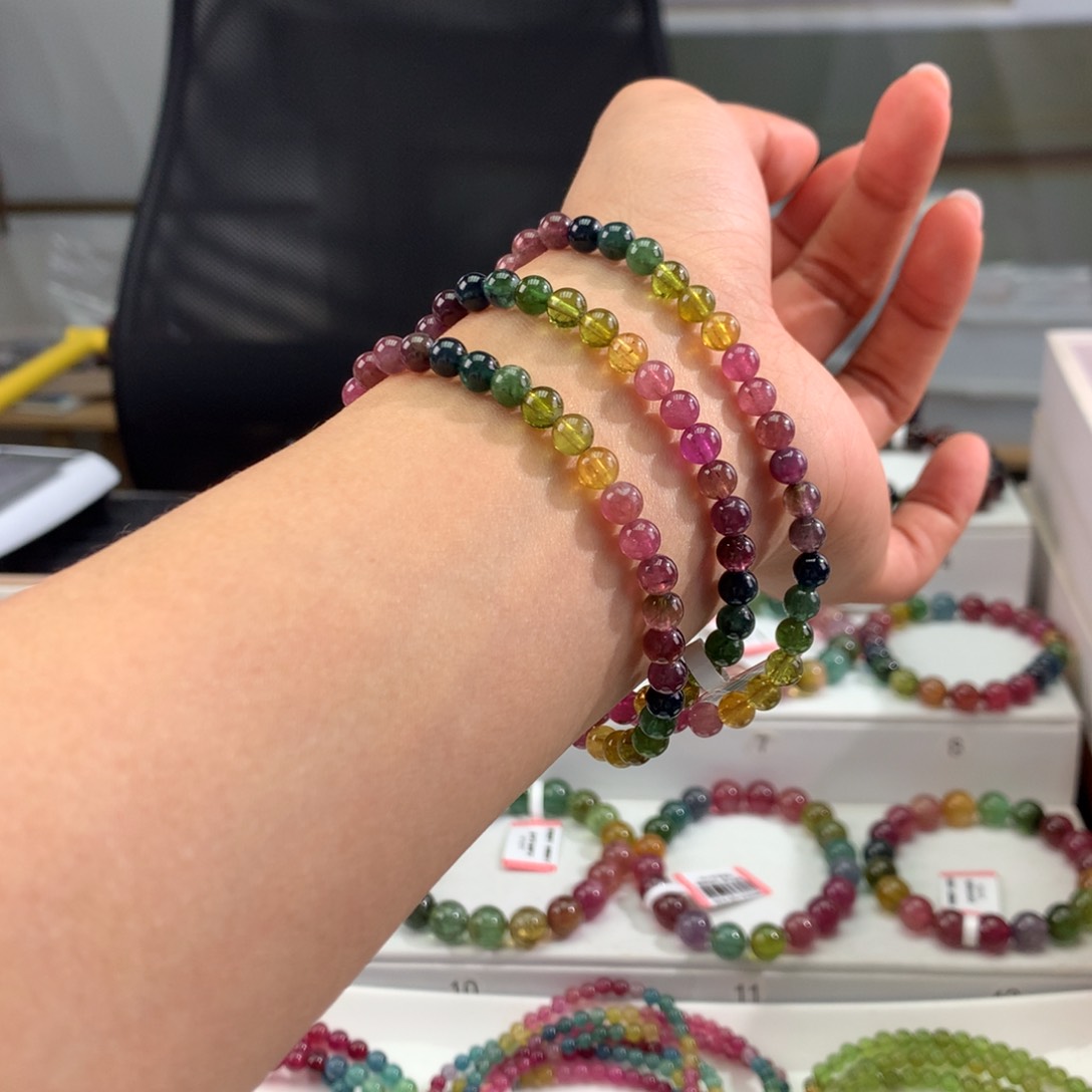 碧玺手链未镶嵌    5.4mm。   