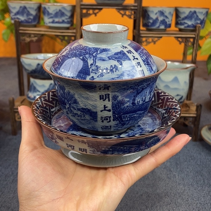 景德镇陶瓷。               