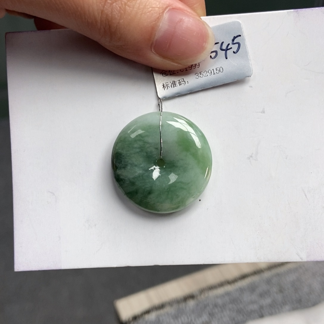 翡翠颈饰未镶嵌平安扣