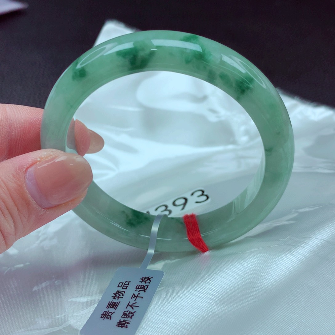 翡翠手镯未镶嵌我****姐手镯88