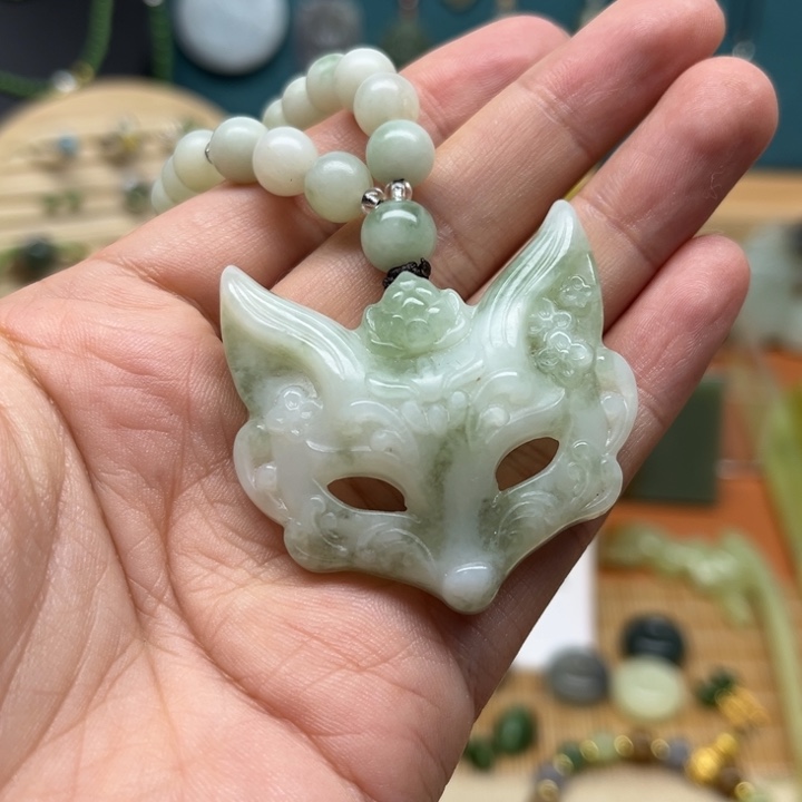 蛇纹石玉未镶嵌颈饰