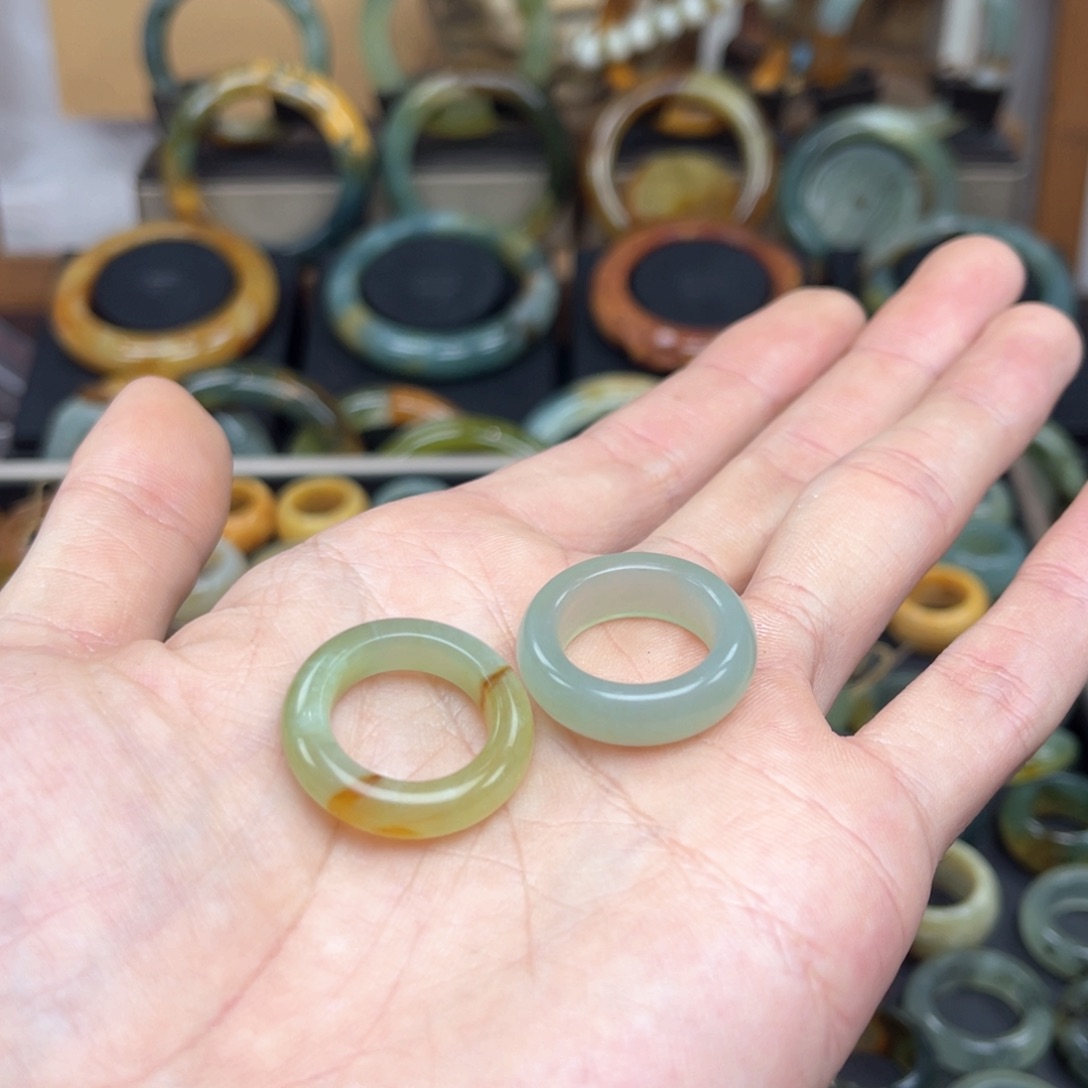 蛇纹石玉戒指未镶嵌小***