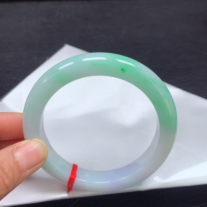 翡翠手镯未镶嵌59圈