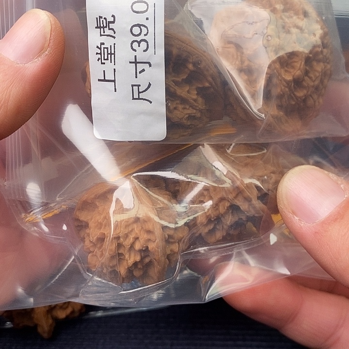 ****文玩核桃把件三棱