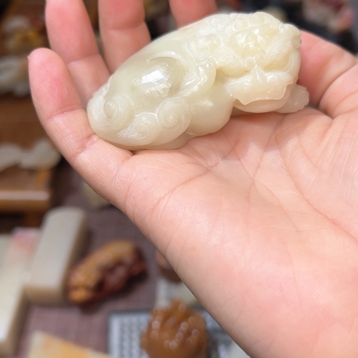 潇*哥寿山石白芙蓉手把件貔貅