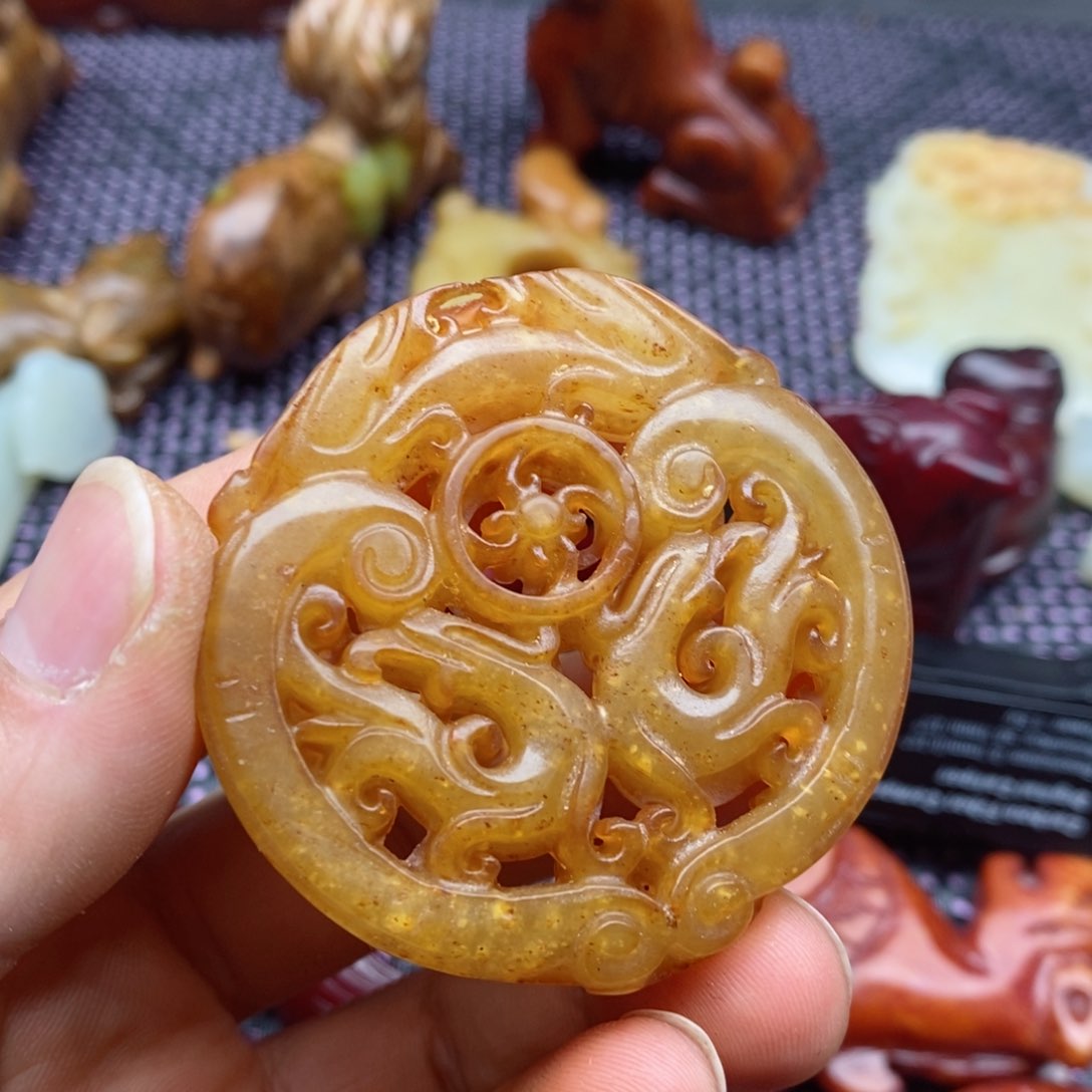 蛇纹石玉颈饰未镶嵌