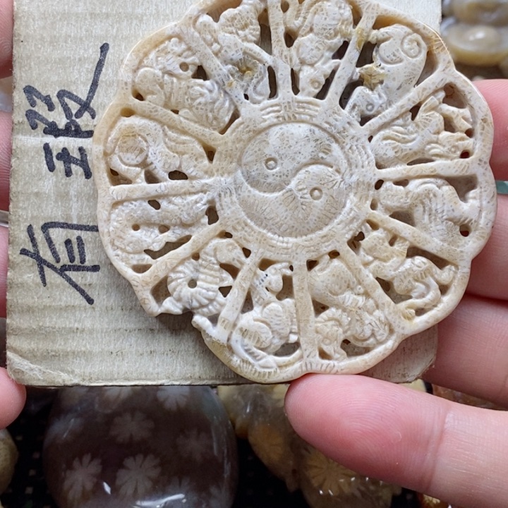 硅化珊瑚（珊瑚玉）颈饰未镶嵌