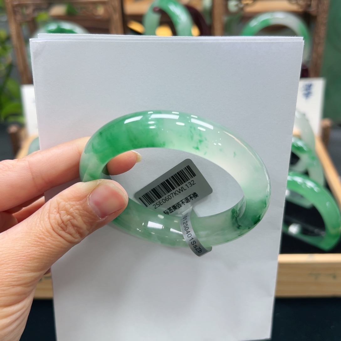 两***咪石英质玉未镶嵌手镯➕佳佳57