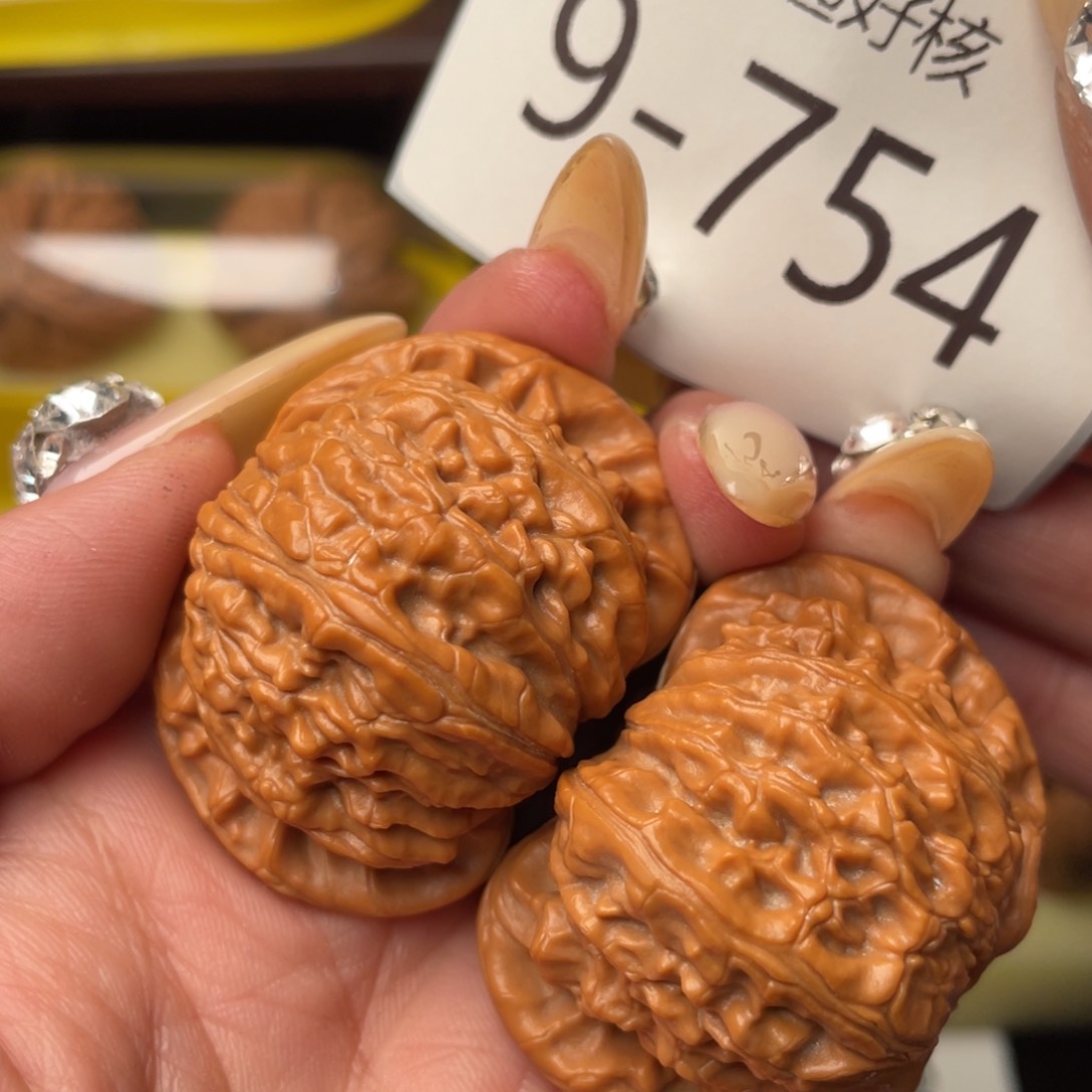 文玩核桃把件43全品红皮白狮子