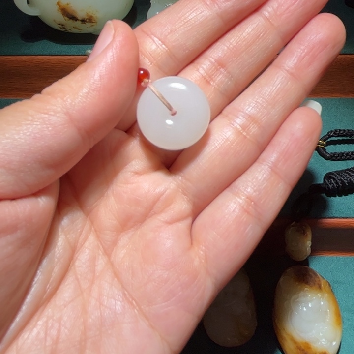 和田玉未镶嵌车挂