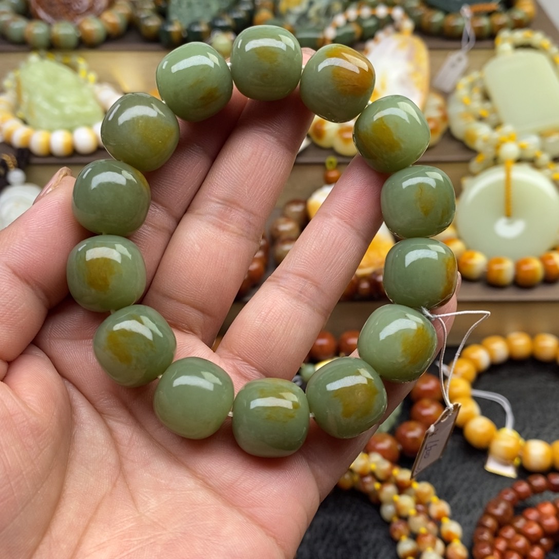 透闪石质玉未镶嵌手串