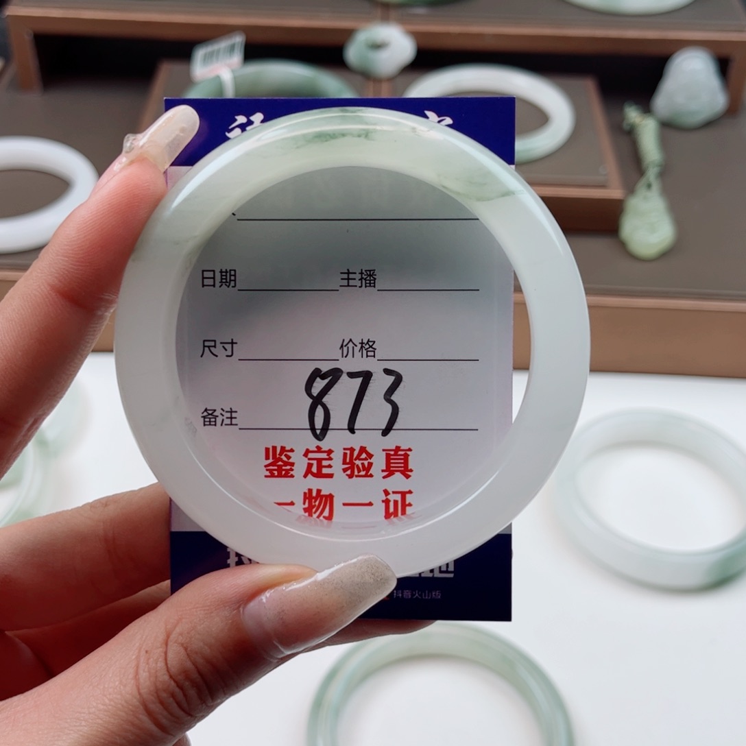 石英质玉手镯未镶嵌别****了