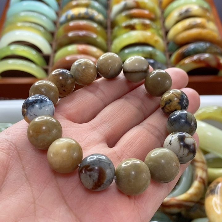 蛇纹石玉手镯未镶嵌