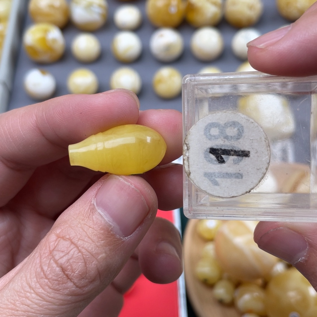 蜜蜡珠宝奇石未镶嵌