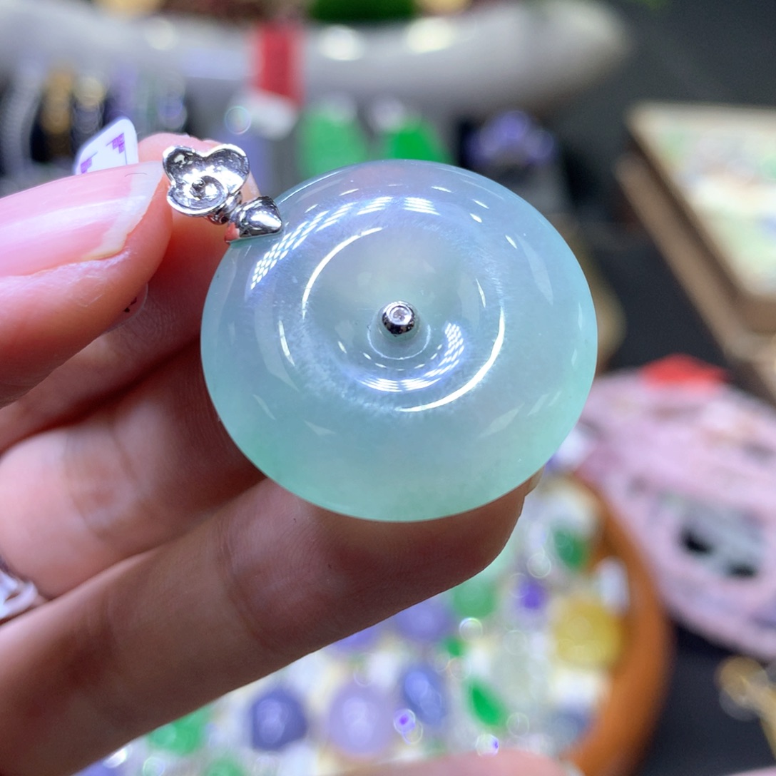 【闪购商品】翡翠颈饰18K金镶嵌翡翠吊坠项链