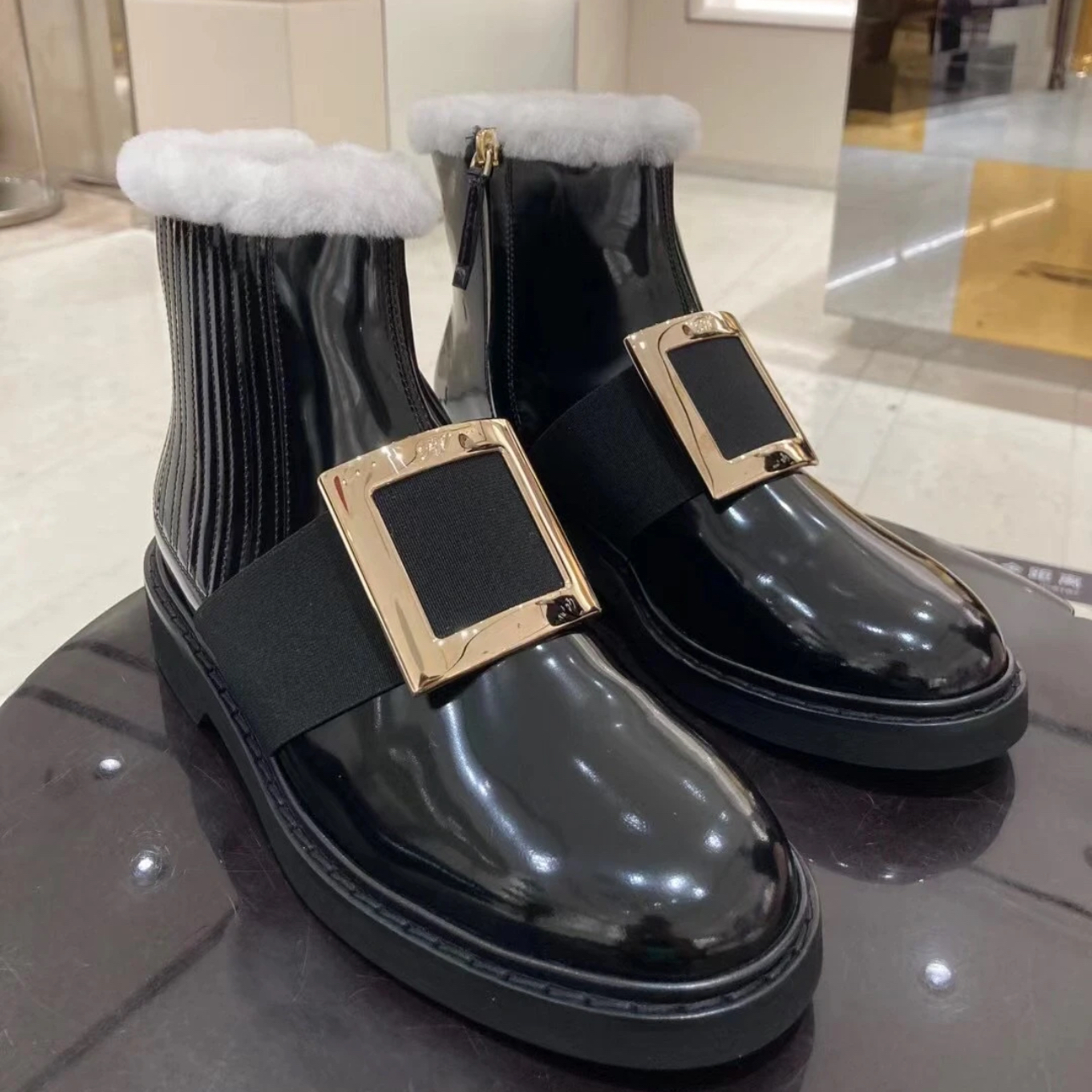 未使用 Roger Vivier/罗杰·维威耶 全新RV金扣黑色加绒短靴36.5码