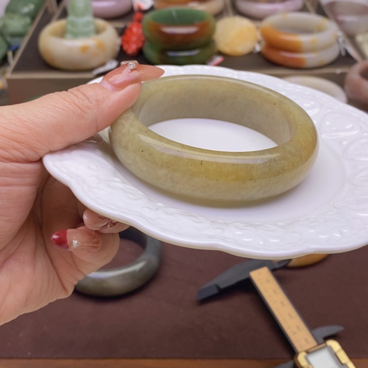 【闪购商品】石英质玉手镯未镶嵌