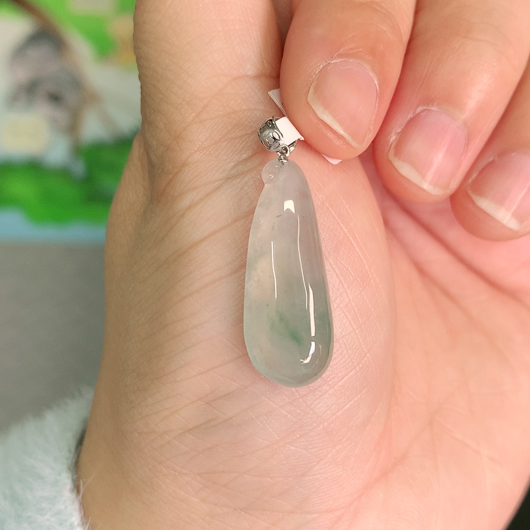 翡翠颈饰18K金镶嵌冰胶飘绿福瓜