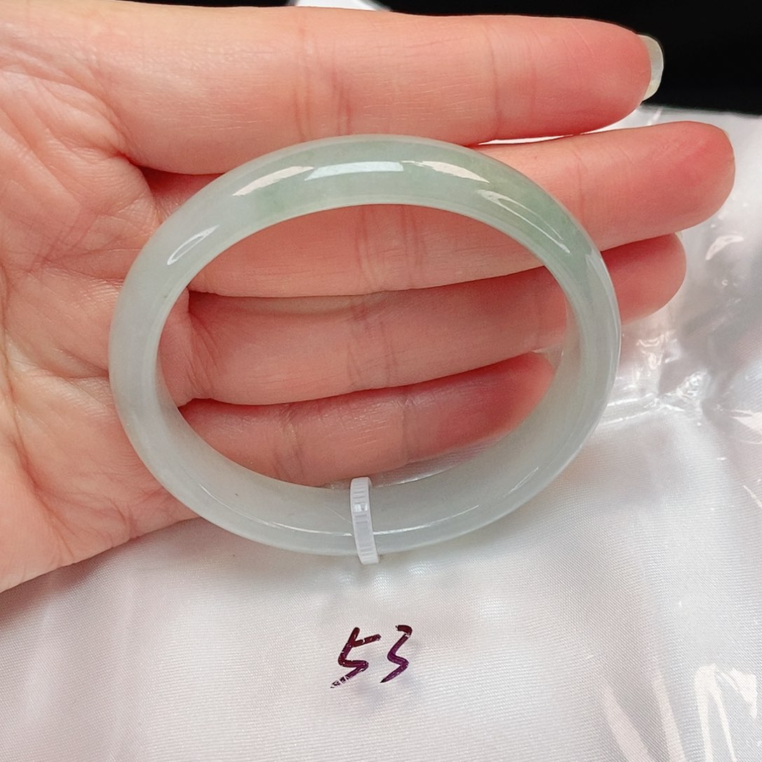 翡翠手镯未镶嵌贵妃