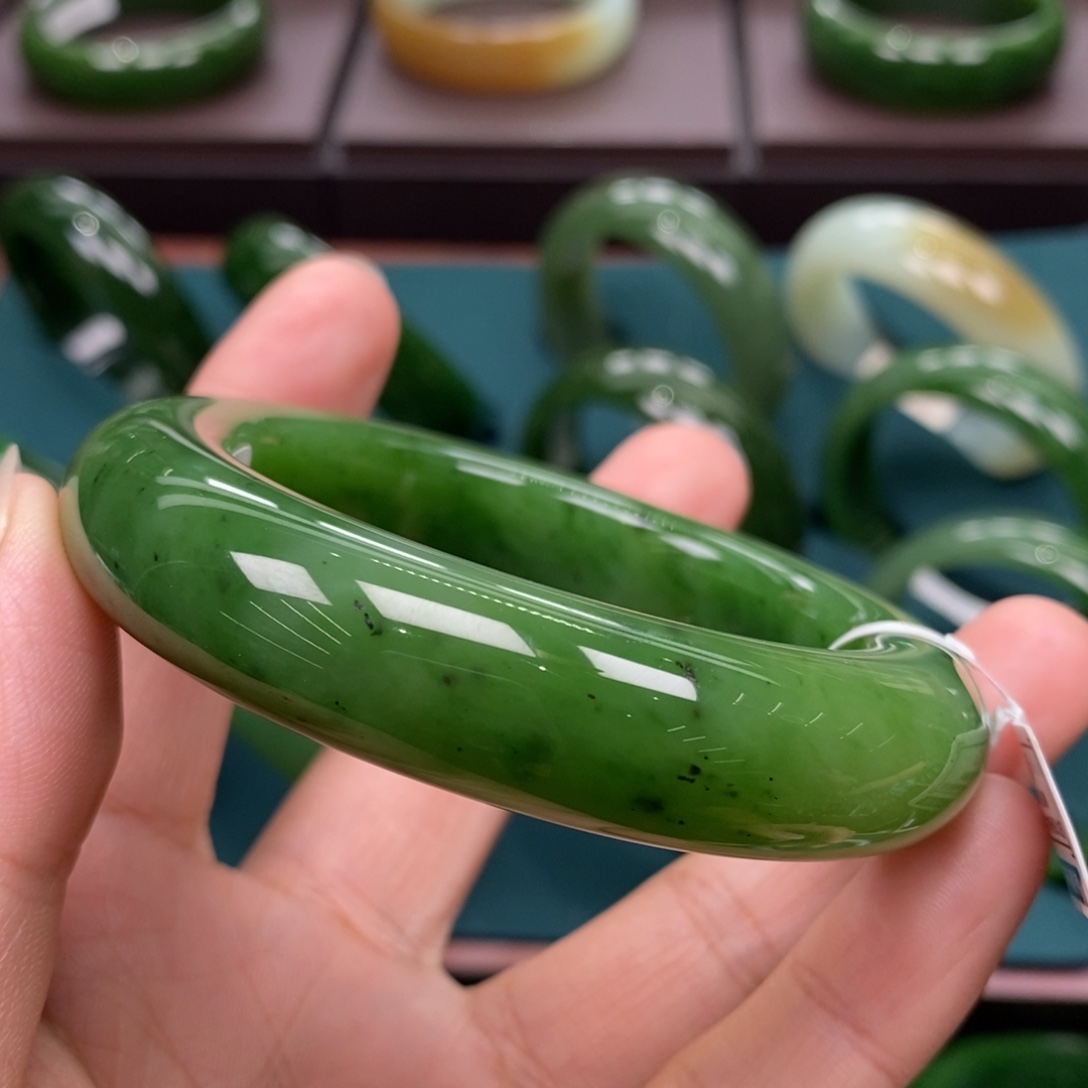 和田玉（碧玉）未镶嵌手镯