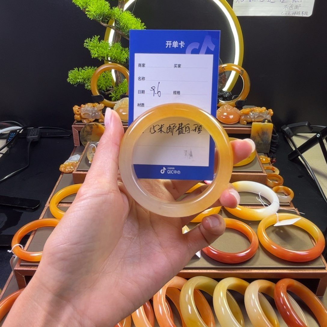 未镶嵌手镯石英质玉